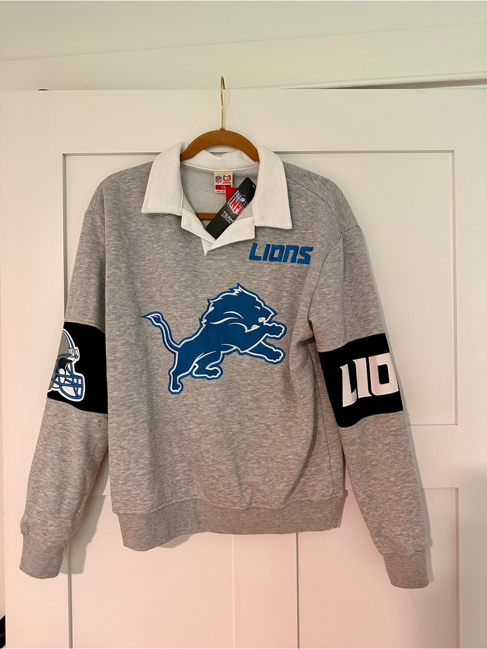 Detroit Lions Gray Pullover Sweatshirt with Collar NWT